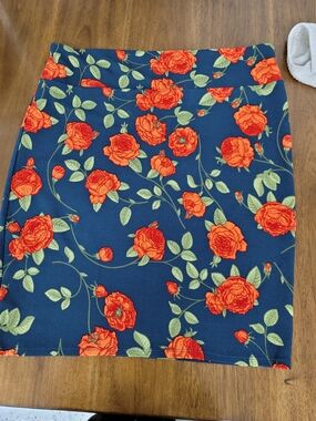 LuLaRoe Navy Mini Skirt with Orange Rose Print